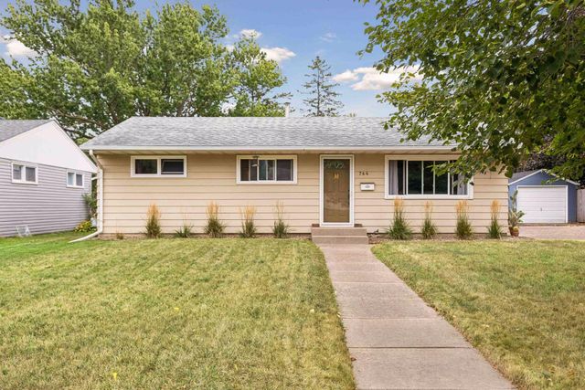 744 22nd Avenue N, South Saint Paul, MN 55075