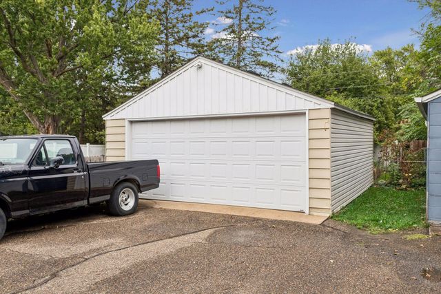 744 22nd Avenue N, South Saint Paul, MN 55075