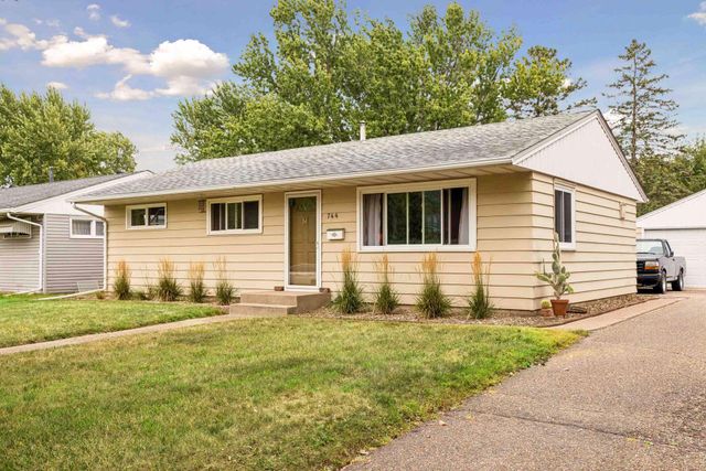 744 22nd Avenue N, South Saint Paul, MN 55075