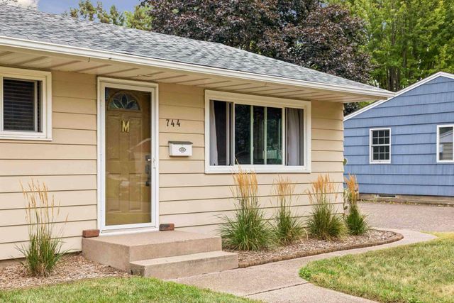 744 22nd Avenue N, South Saint Paul, MN 55075