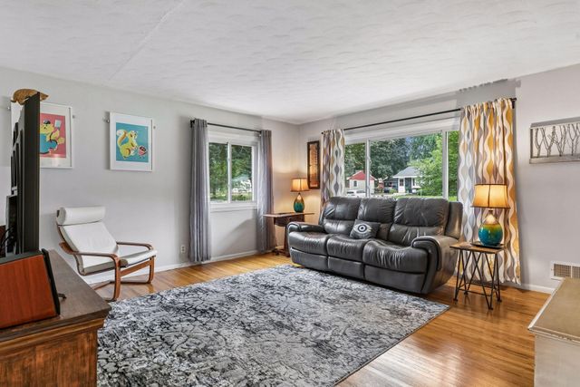 744 22nd Avenue N, South Saint Paul, MN 55075