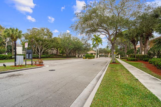 395 River Bluff Lane, Royal Palm Beach, FL 33411