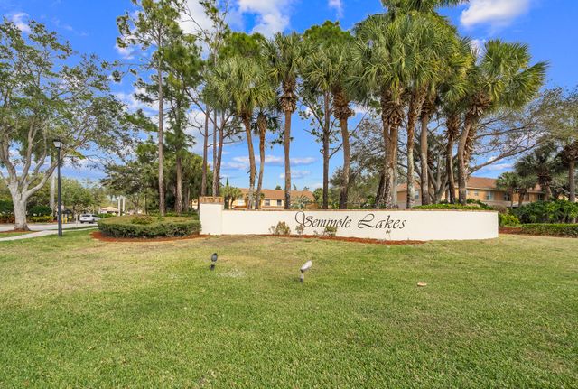 395 River Bluff Lane, Royal Palm Beach, FL 33411