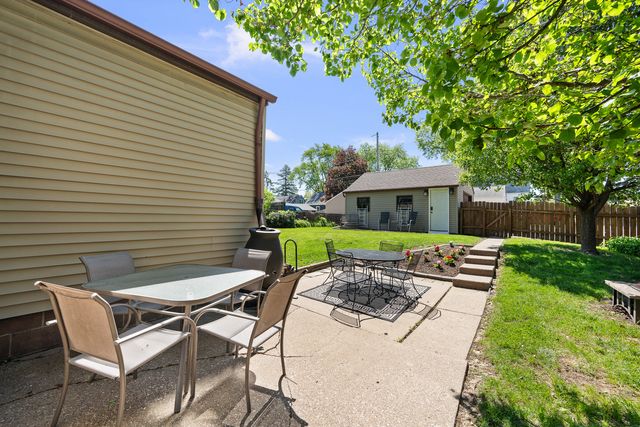1629 W Columbia Avenue, Davenport, IA 52804