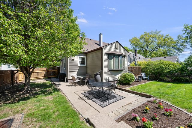 1629 W Columbia Avenue, Davenport, IA 52804