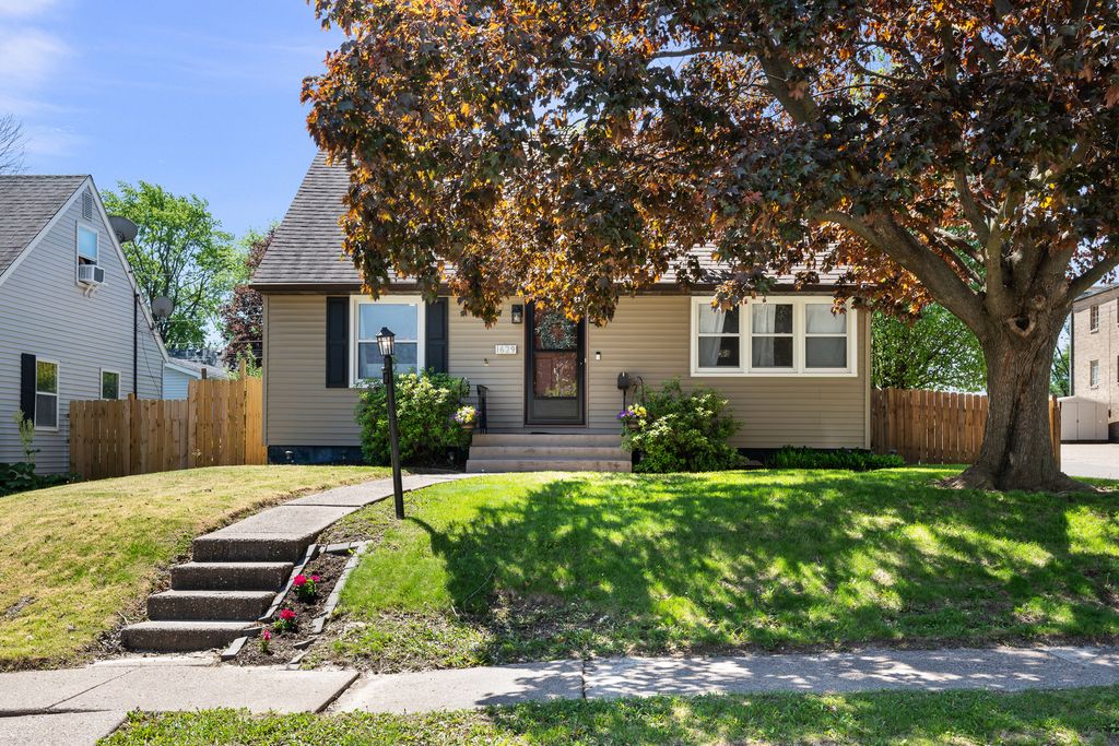 1629 W Columbia Avenue, Davenport, IA 52804