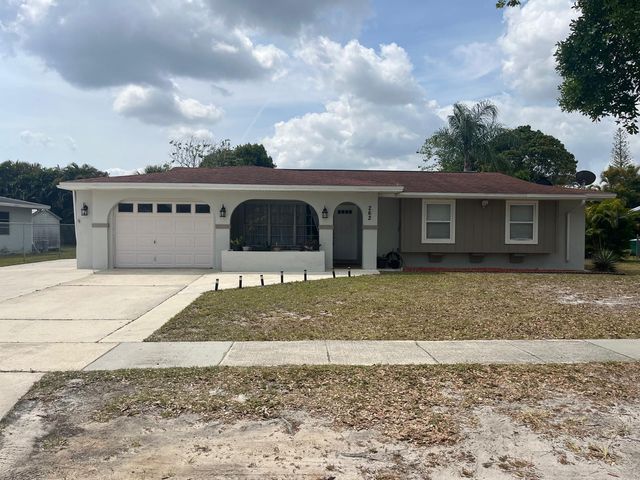 262 NE Floresta Drive, Port St. Lucie, FL 34983