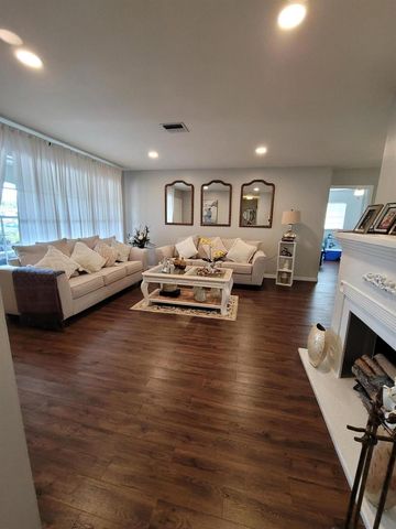 262 NE Floresta Drive, Port St. Lucie, FL 34983
