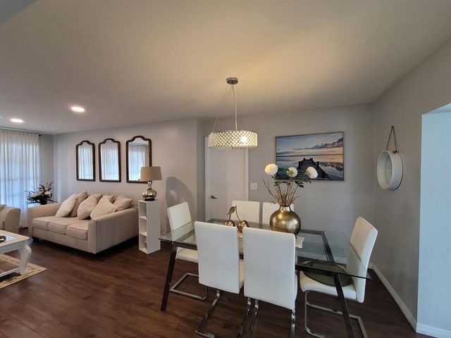 262 NE Floresta Drive, Port St. Lucie, FL 34983