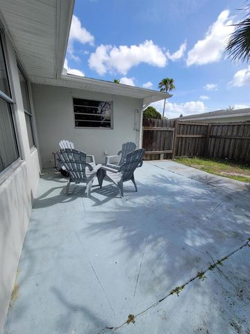 262 NE Floresta Drive, Port St. Lucie, FL 34983