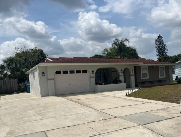 262 NE Floresta Drive, Port St. Lucie, FL 34983