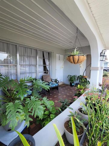 262 NE Floresta Drive, Port St. Lucie, FL 34983