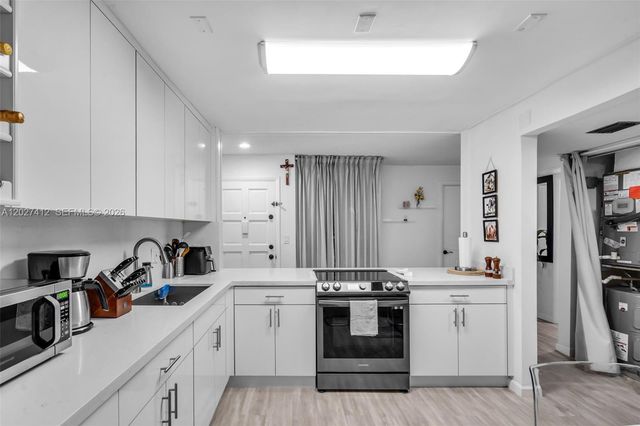 420 NW 70th Avenue 228, Plantation, FL 33317