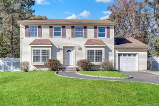 20 Gabon Lane, Coram, NY 11727