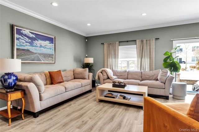 110 Brattle Circle, Melville, NY 11747