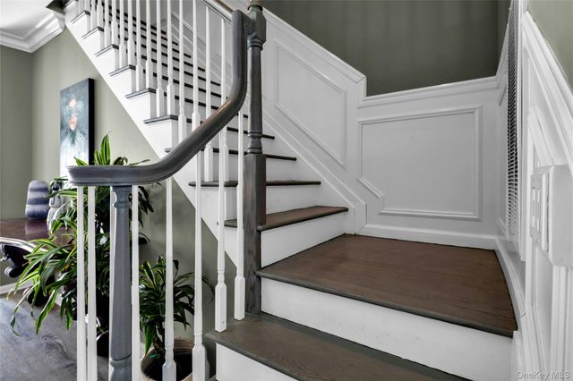 110 Brattle Circle, Melville, NY 11747