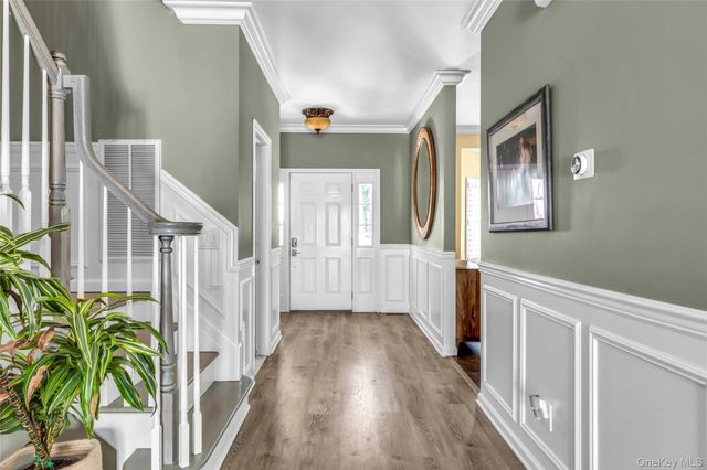 110 Brattle Circle, Melville, NY 11747