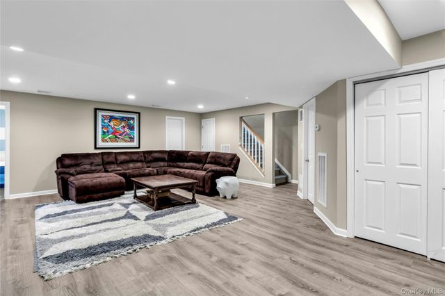 110 Brattle Circle, Melville, NY 11747