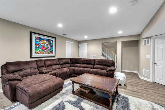 110 Brattle Circle, Melville, NY 11747