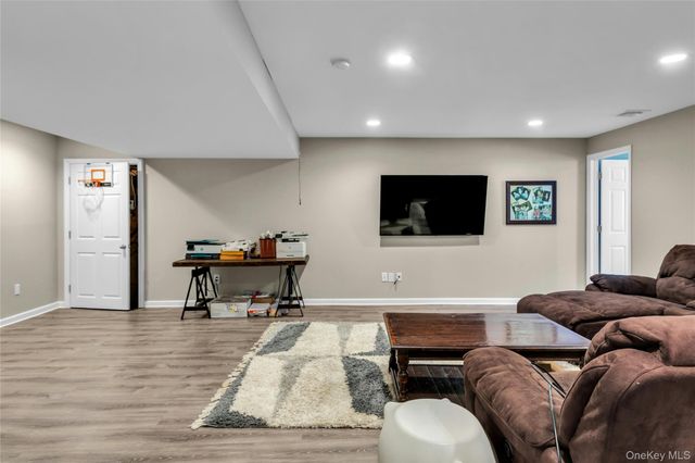 110 Brattle Circle, Melville, NY 11747