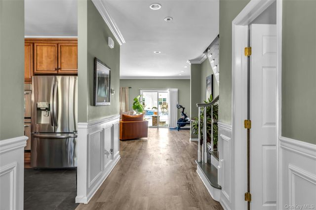 110 Brattle Circle, Melville, NY 11747