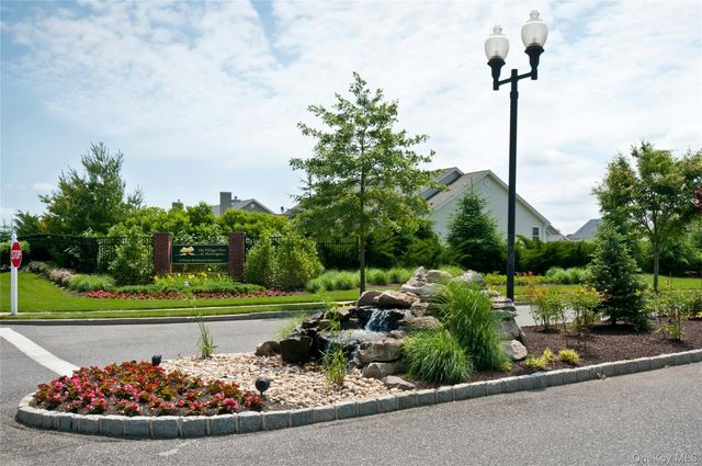 110 Brattle Circle, Melville, NY 11747