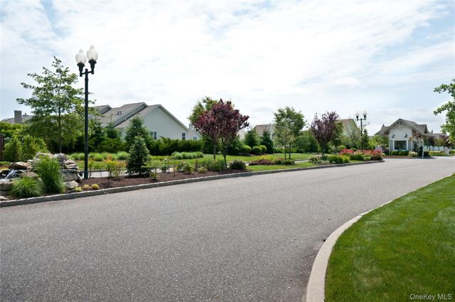 110 Brattle Circle, Melville, NY 11747