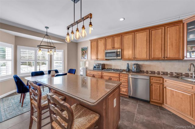 110 Brattle Circle, Melville, NY 11747