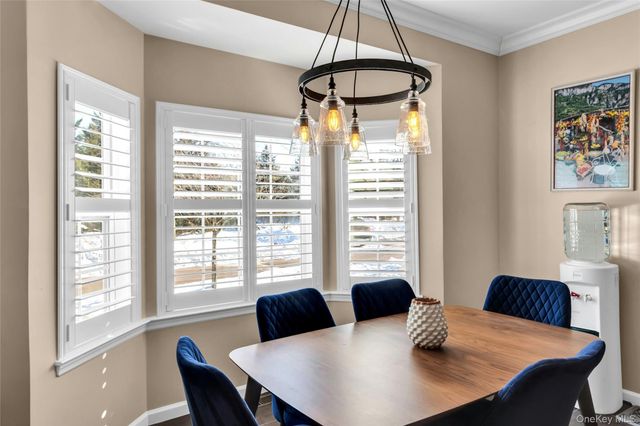 110 Brattle Circle, Melville, NY 11747