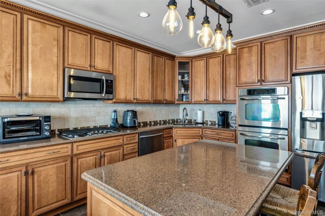 110 Brattle Circle, Melville, NY 11747