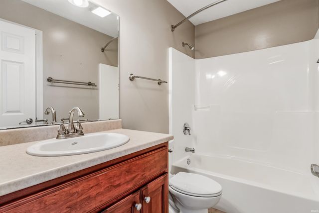 10263 N 300 E, Roanoke, IN 46783