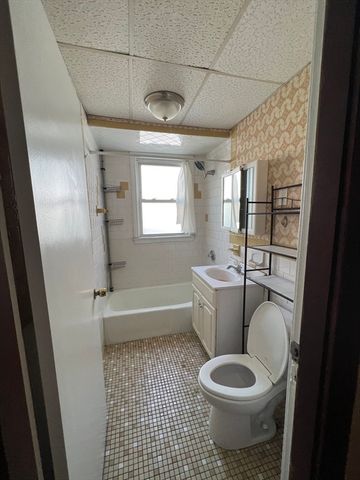 382 Mcgrath Hwy 1R, Somerville, MA 02143