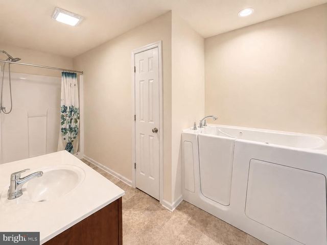 118 GILL ST, Bowling Green, VA 22427