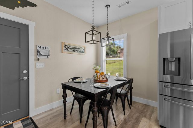 664 Victoria Drive, Dandridge, TN 37725