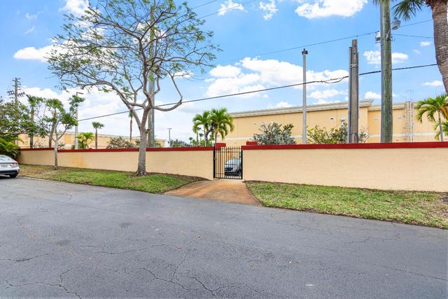 1981 SW Palm City Road 42 -H, Stuart, FL 34994