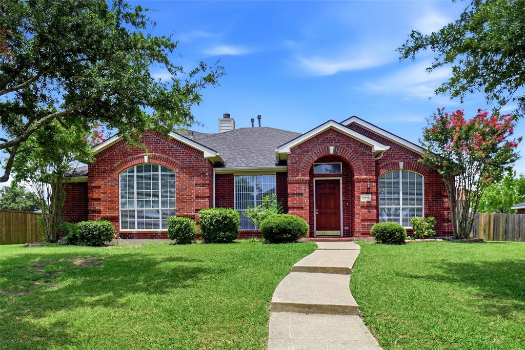 3215 Elmwood Drive, Mesquite, TX 75181
