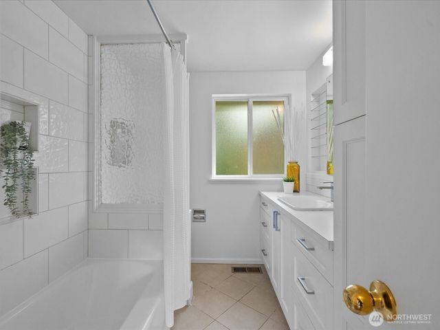 1826 N 199th Street, Shoreline, WA 98133