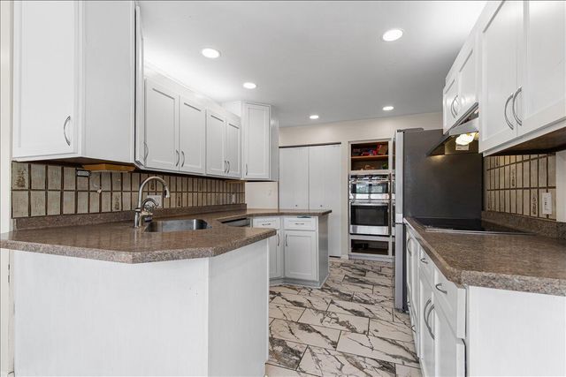 16865 Eldorado DRIVE, Brookfield, WI 53005