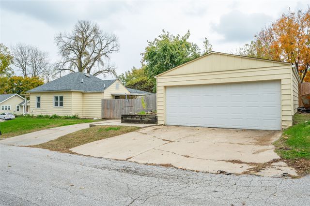 330 N 1st Street, Carlisle, IA 50047