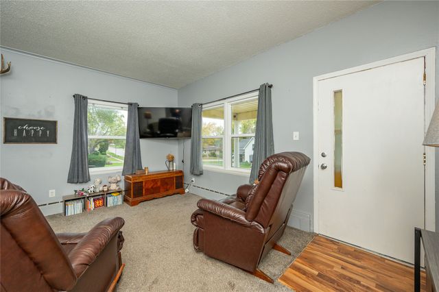 330 N 1st Street, Carlisle, IA 50047