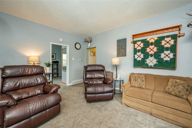 330 N 1st Street, Carlisle, IA 50047