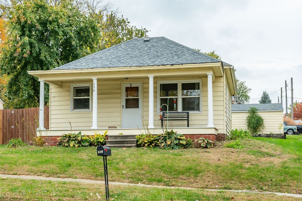 330 N 1st Street, Carlisle, IA 50047