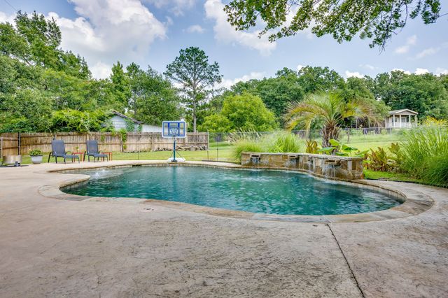 7008 County Road 527, Burleson, TX 76028