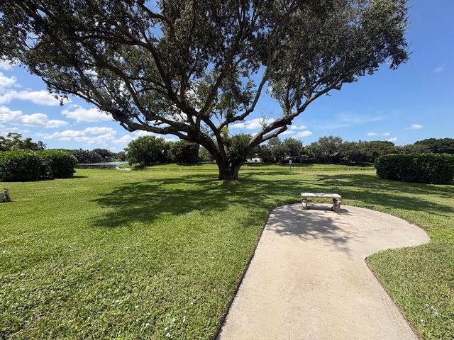 3540 WHITEHALL Drive 105, West Palm Beach, FL 33401