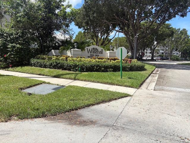 3540 WHITEHALL Drive 105, West Palm Beach, FL 33401