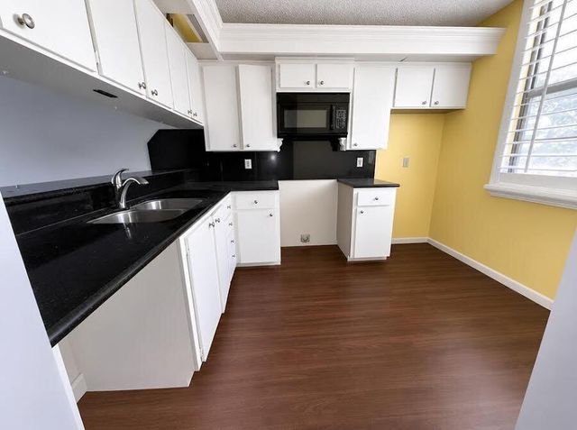 3540 WHITEHALL Drive 105, West Palm Beach, FL 33401