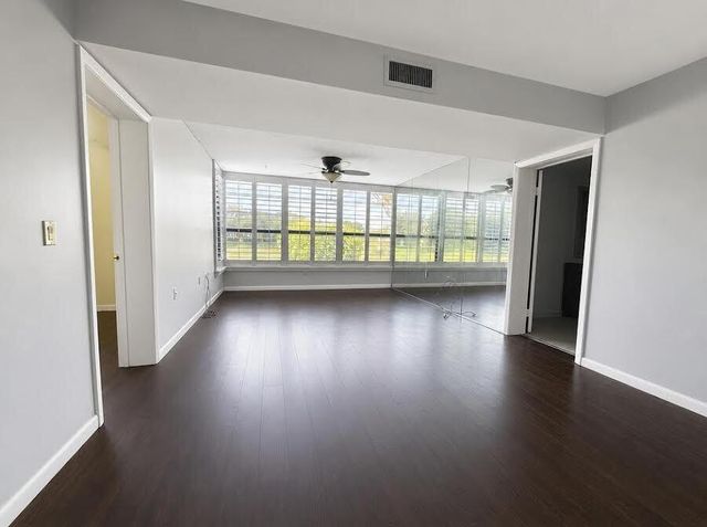 3540 WHITEHALL Drive 105, West Palm Beach, FL 33401