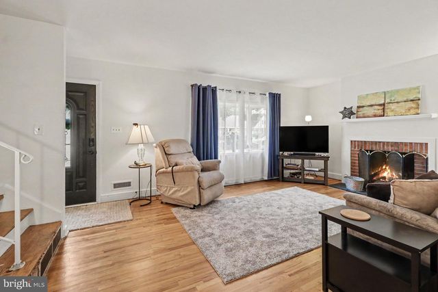 414 APPLETREE RD, Camp Hill, PA 17011