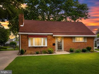 414 APPLETREE RD, Camp Hill, PA 17011