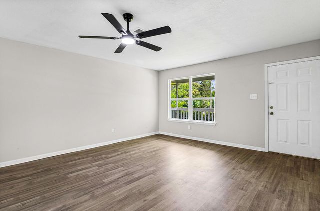 3360 Us Highway 190 W, Point Blank, TX 77364